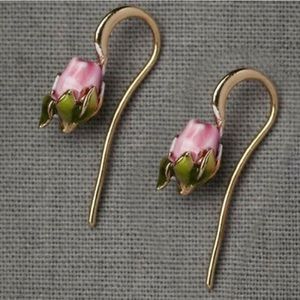 NWT UNIQUE 18k GOLD PLATED FLOWER EARRINGS